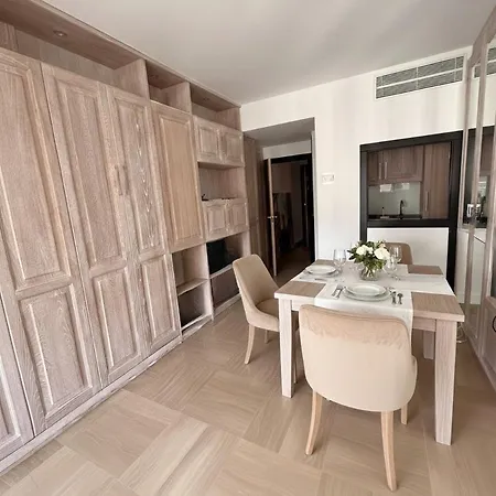 Luxury Eden Park Pool & Parking Included *