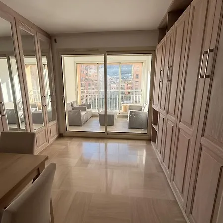 Luxury Retreat In With Rare Private Parking, Pool, Ac And Wifi Appartement *