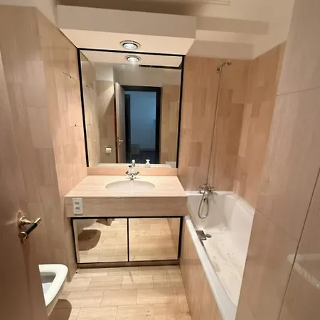 Luxury Retreat In With Rare Private Parking, Pool, Ac And Wifi Apartamento Monte Carlo