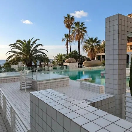 Luxury Retreat In With Rare Private Parking, Pool, Ac And Wifi