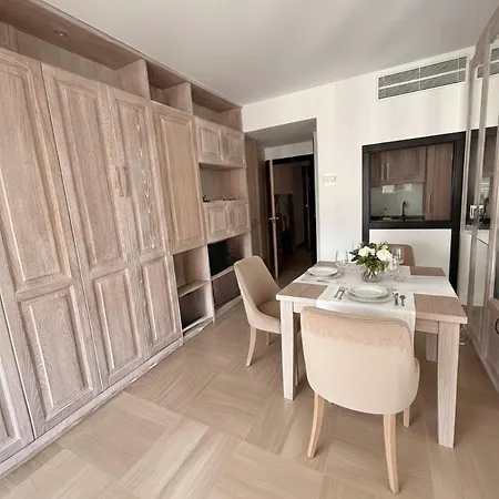 Luxury Retreat In With Rare Private Parking, Pool, Ac And Wifi Appartement *