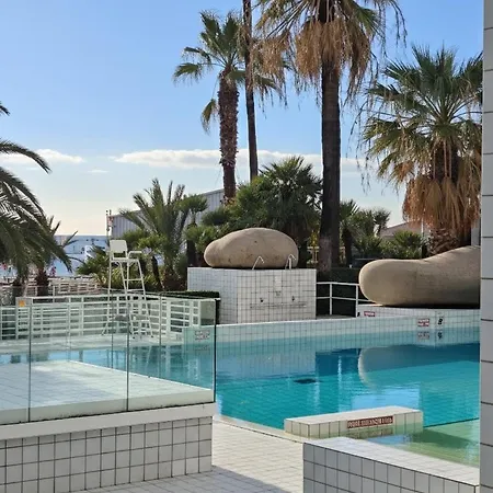 Appartement Luxury Retreat In With Rare Private Parking, Pool, Ac And Wifi