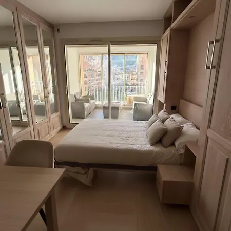 Luxury Retreat In With Rare Private Parking, Pool, Ac And Wifi Appartement