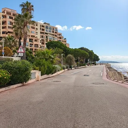 Luxury Retreat In With Rare Private Parking, Pool, Ac And Wifi Appartement *