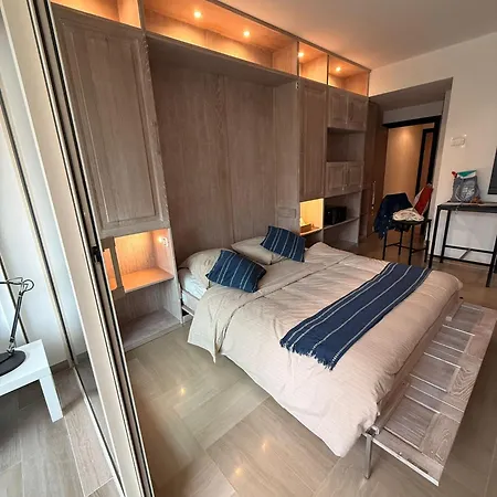Luxury Retreat In With Rare Private Parking, Pool, Ac And Wifi Apartamento