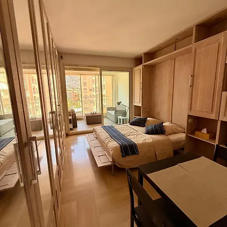 Luxury Retreat In With Rare Private Parking, Pool, Ac And Wifi Apartamento *