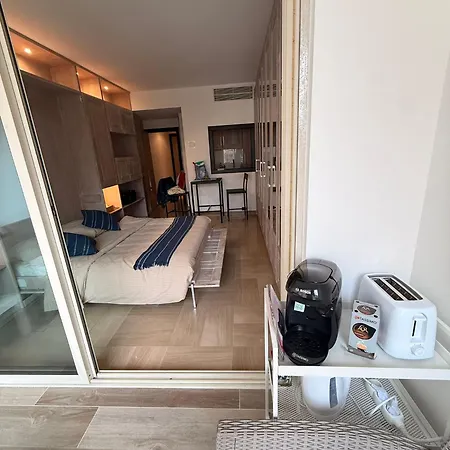 Apartamento Luxury Retreat In With Rare Private Parking, Pool, Ac And Wifi
