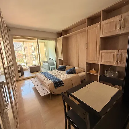 Luxury Retreat In With Rare Private Parking, Pool, Ac And Wifi