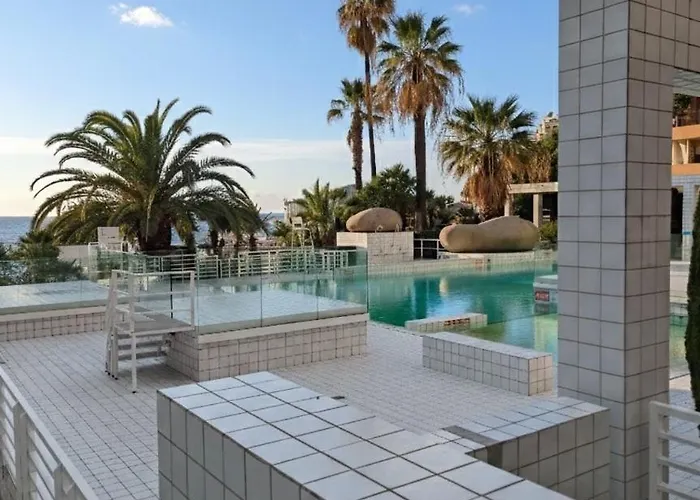 Luxury Eden Park Pool & Parking Included