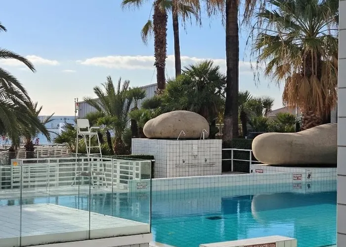 Апартаменты Luxury Eden Park Pool & Parking Included